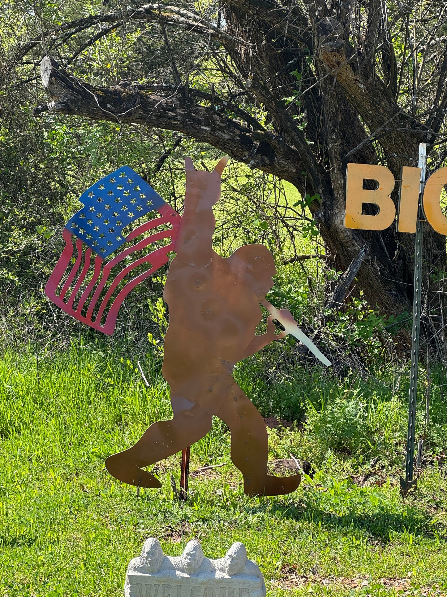 Bigfoot w/flag