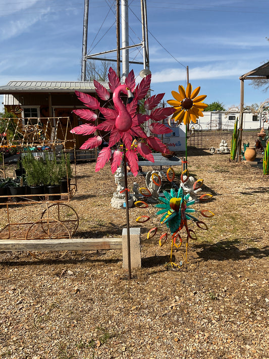 Flamingo standing spinner