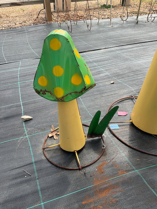 Green/yellow mushroom small