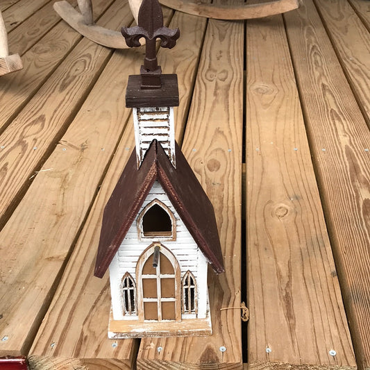 Wood birdhouse w/ finial