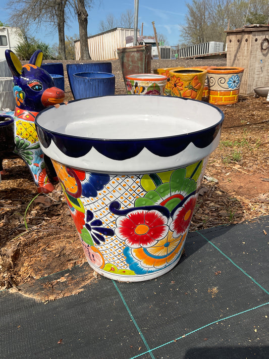 Talavera pot w/white