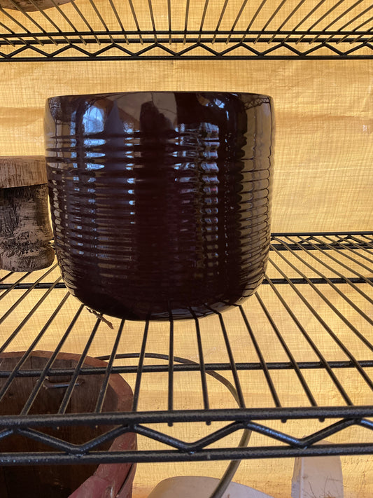 Brown or white ribbed pot