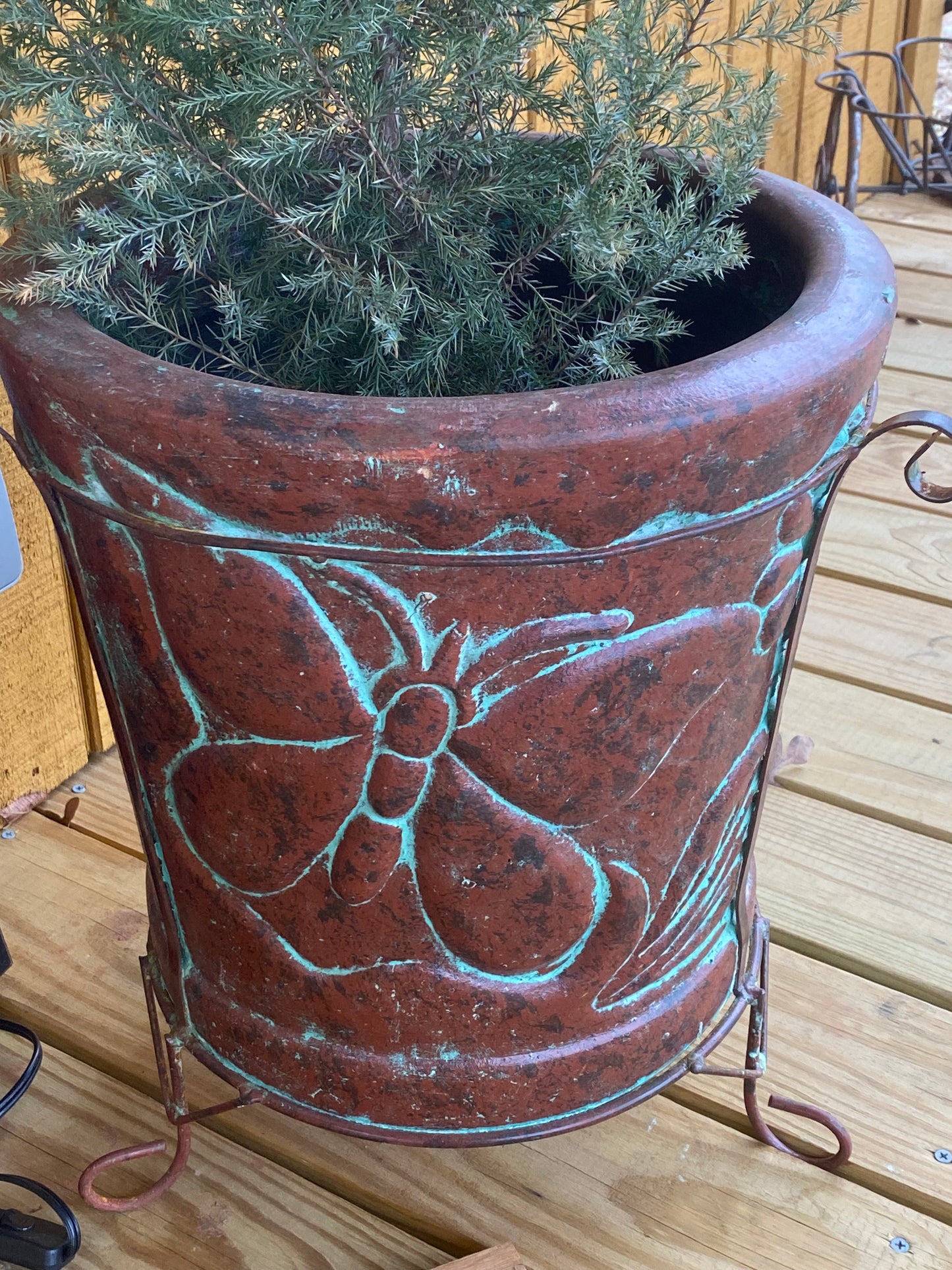 Medium pot w/butterfly