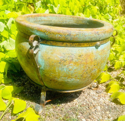 Medium Pot with metal