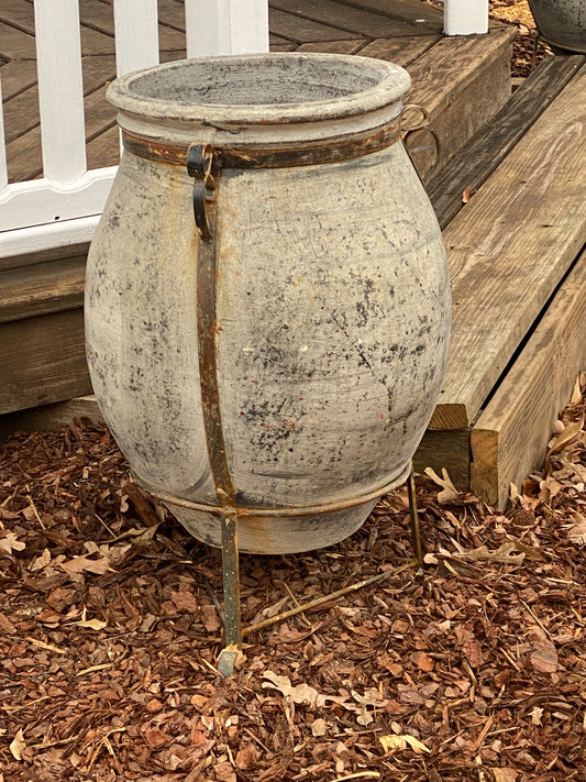 Lg grey pots with metal
