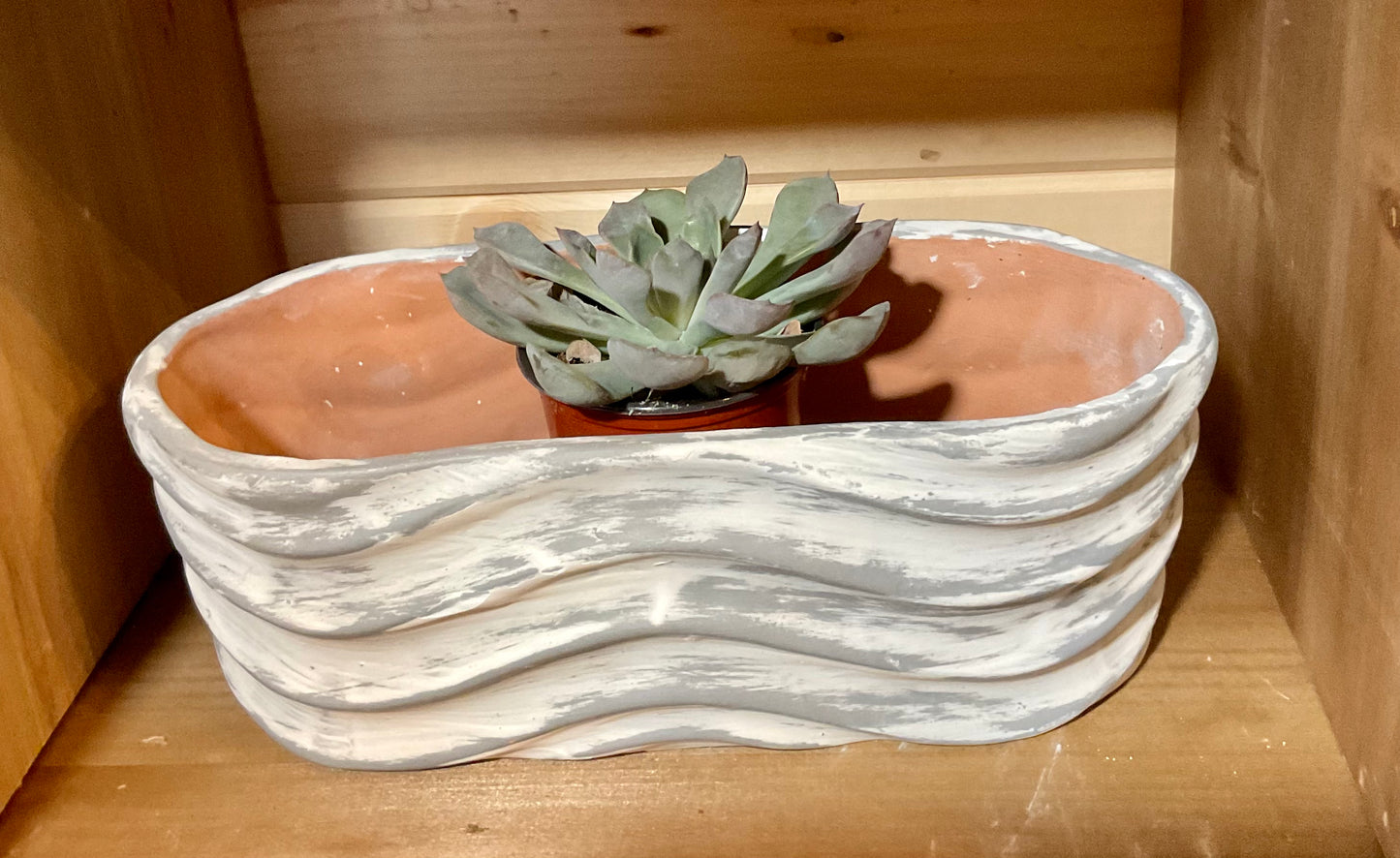 Clay wavy oval pot